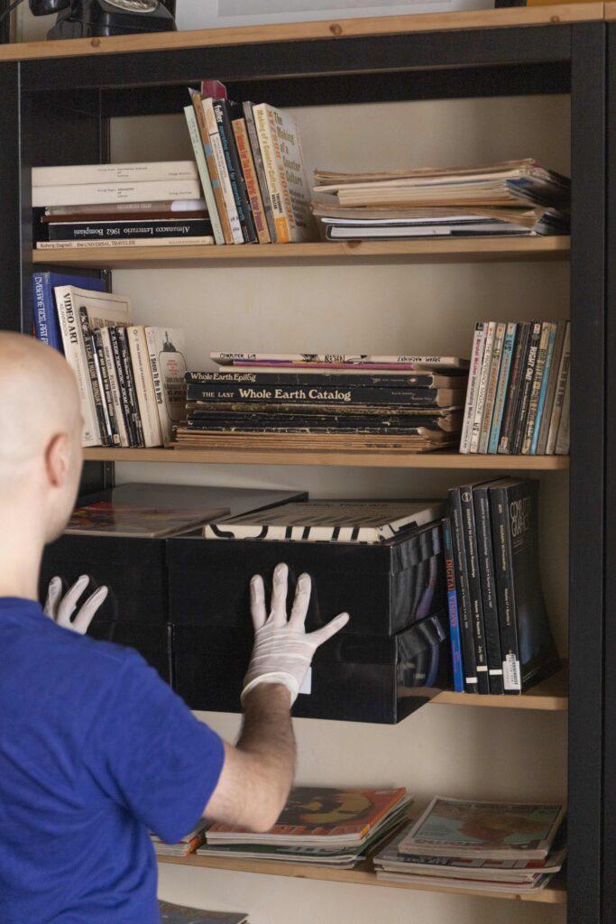 Pietro Grandi while opening the boxes from his archive. All photos by Elena Testa